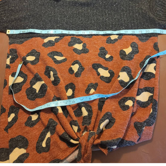 Perfect Peach Gray Brown Animal Print Pullover Sweater Women's Size Medium - Picture 4 of 7